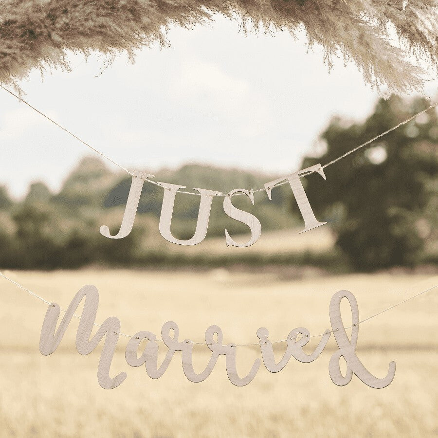 Γιρλάντα Ξύλινη – Just Married 1.5m
