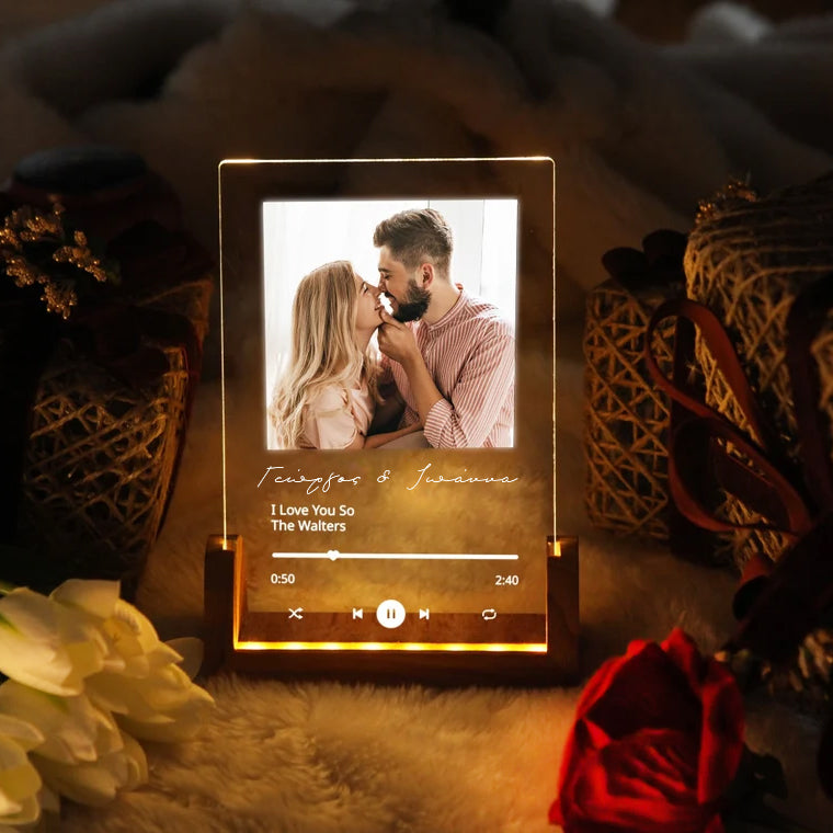 Φωτιστικό led με φωτογραφία και τραγούδι