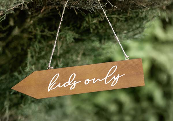 Ξύλινη διακοσμητική ταμπέλα "Kids Οnly"