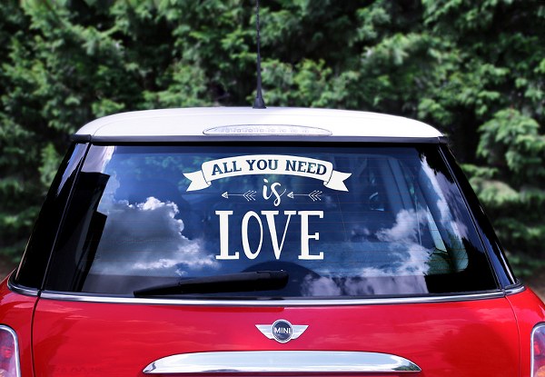 Αυτοκόλλητο αυτοκινήτου γάμου "All you need is love"