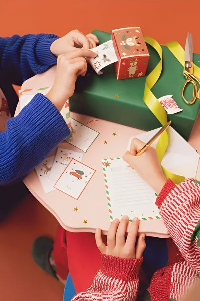 Χριστουγεννιάτικα Αυτοκόλλητα & Ετικέτες σε κουτάκι (68 τεμ)