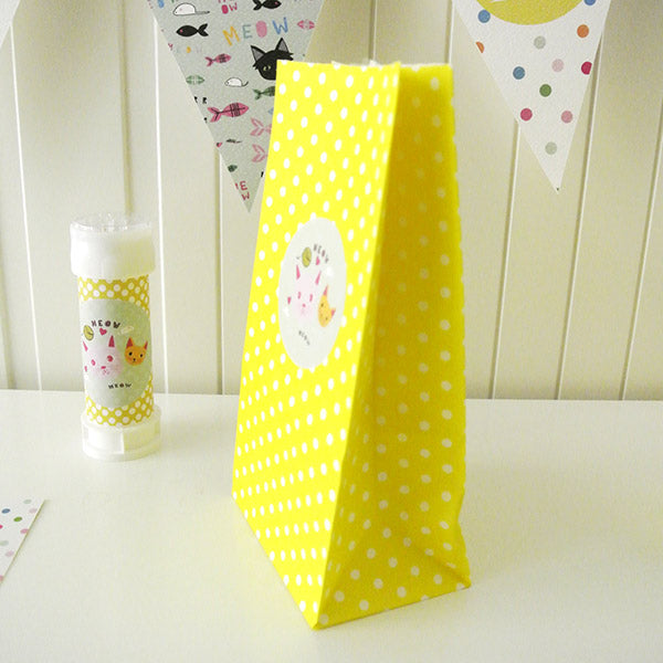 Κίτρινο πουά σακουλάκι για δωράκια