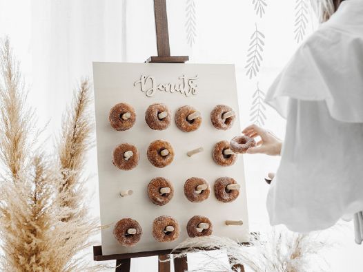 Ξύλινο Donut Wall