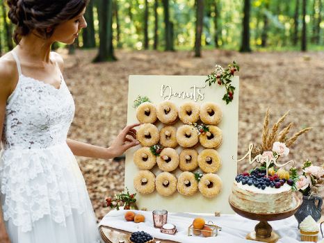 Ξύλινο Donut Wall